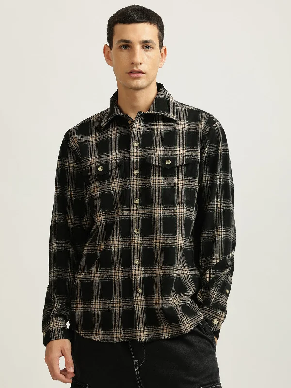 Men's Machine-Washable Shirts for ConvenienceIconic Men Green Checked Spread Collar Full Sleeves Shirt