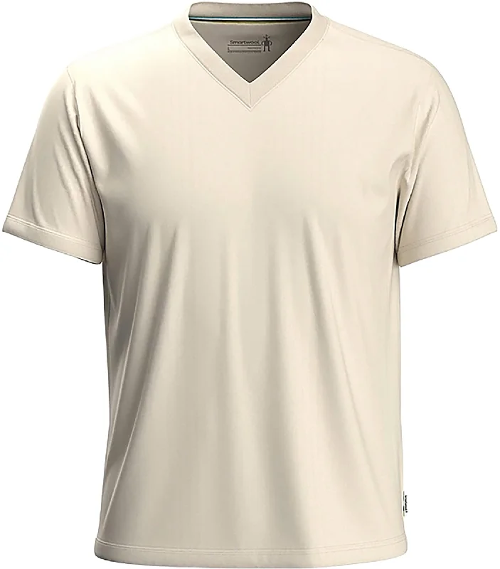 Men's Shirts with Raw-Edge HemlinesPerfect V-Neck Short Sleeve Tee - Men's|-|T-shirt à manches courtes et col en V Perfect - Homme